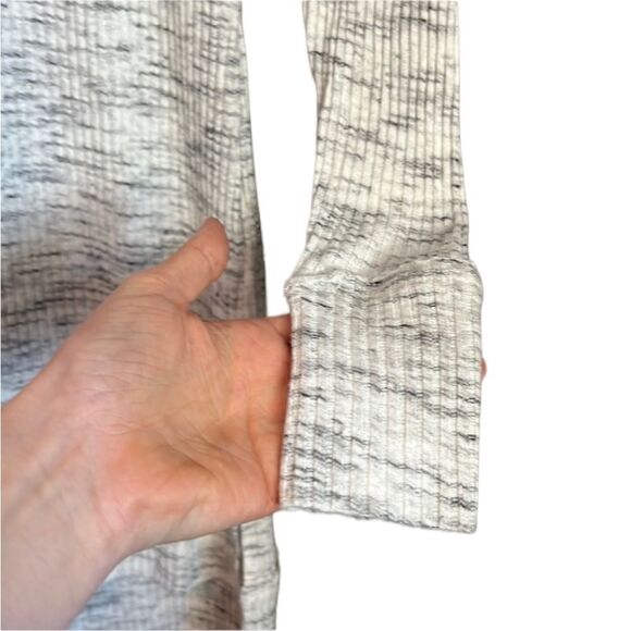 3 for $30! Motherhood Maternity knitted tunic. Size small - Picture 9 of 12